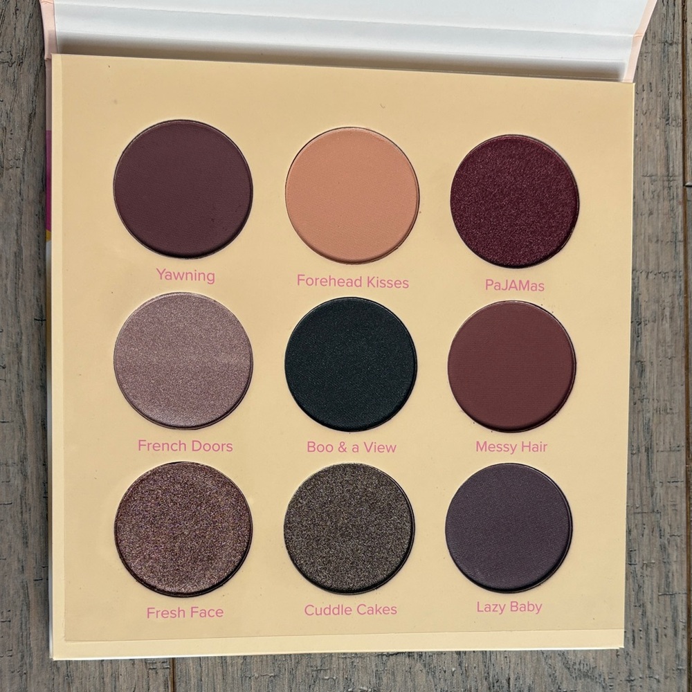 NWT- Beauty Bakerie Neutral & Plum 9-Shade Eyeshadow Palette